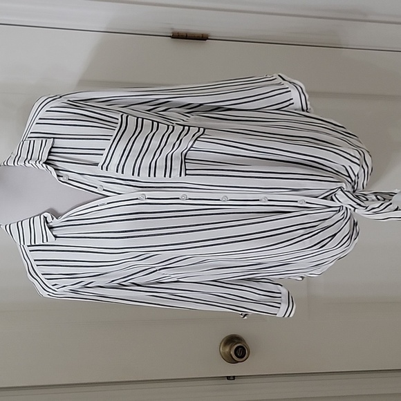 VIXBE (Stitchfix) Size M Black & White Striped Tie Front Button Down Shirt - Picture 1 of 16